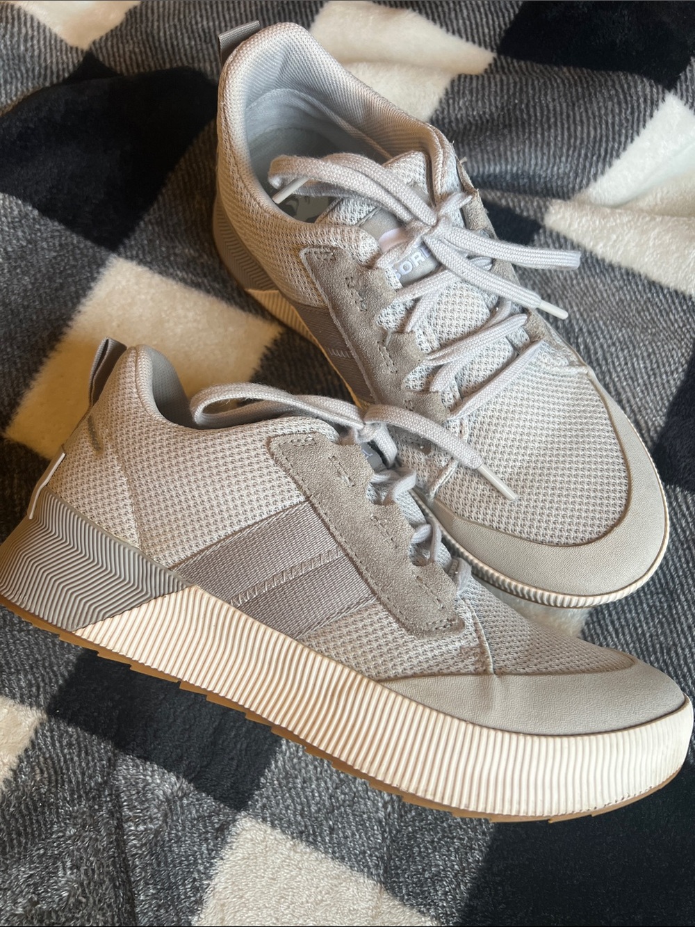 Sorel Women’s Out and About III Waterproof Sneakers size 9.5